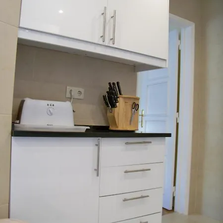 Almirante 1 Four Bedrooms アパート